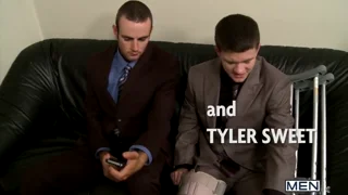 Faking An Injurty - GAY OFFICE